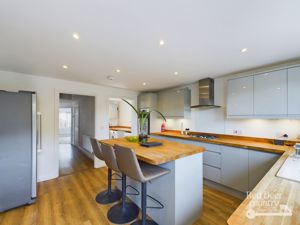 Kitchen- click for photo gallery